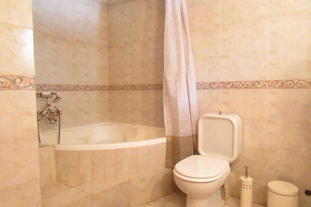 Christie'S Ground Floor Apartment By The Sea カト・ガッゼア エクステリア 写真