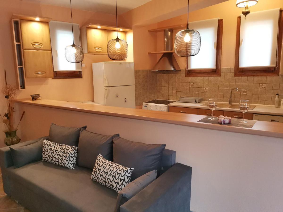 Christie'S Ground Floor Apartment By The Sea カト・ガッゼア エクステリア 写真