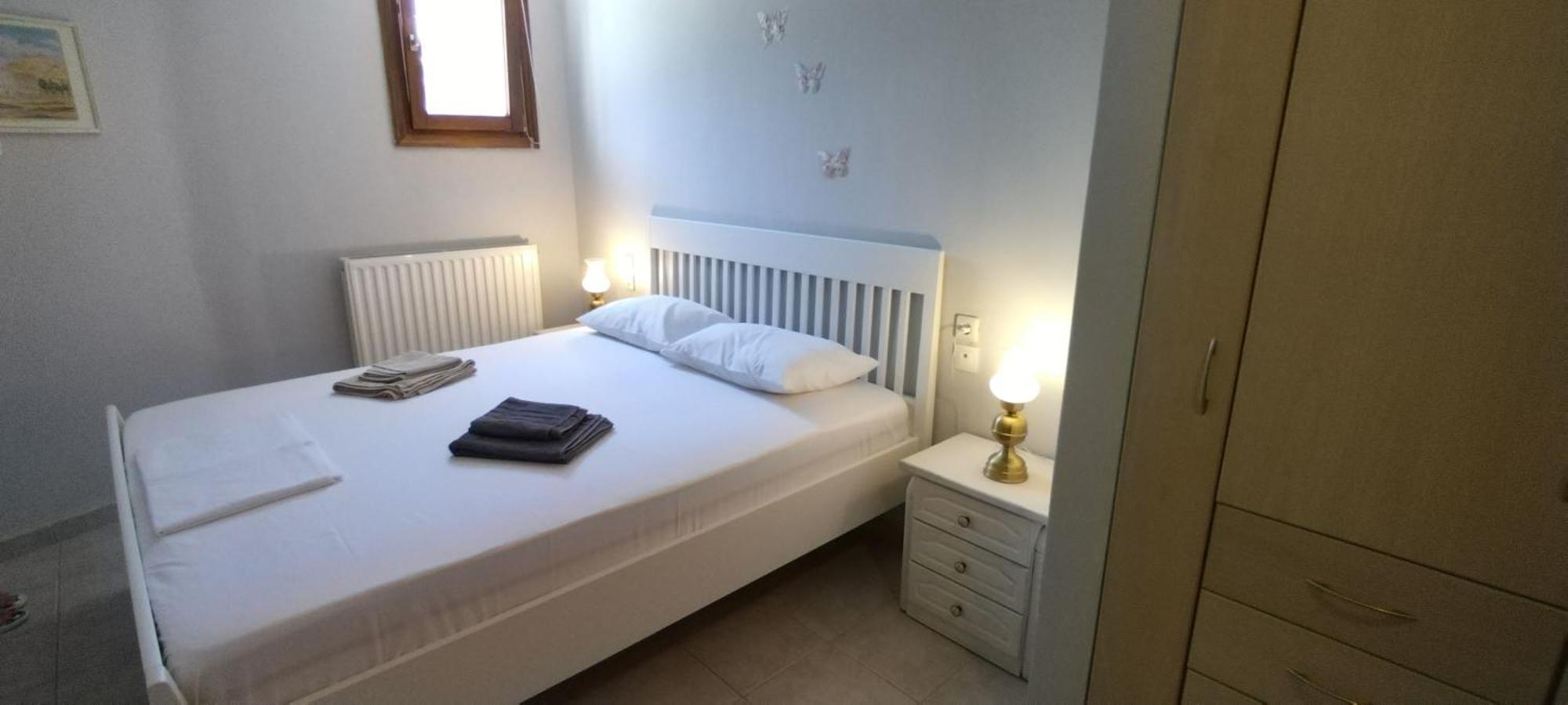 Christie'S Ground Floor Apartment By The Sea カト・ガッゼア エクステリア 写真