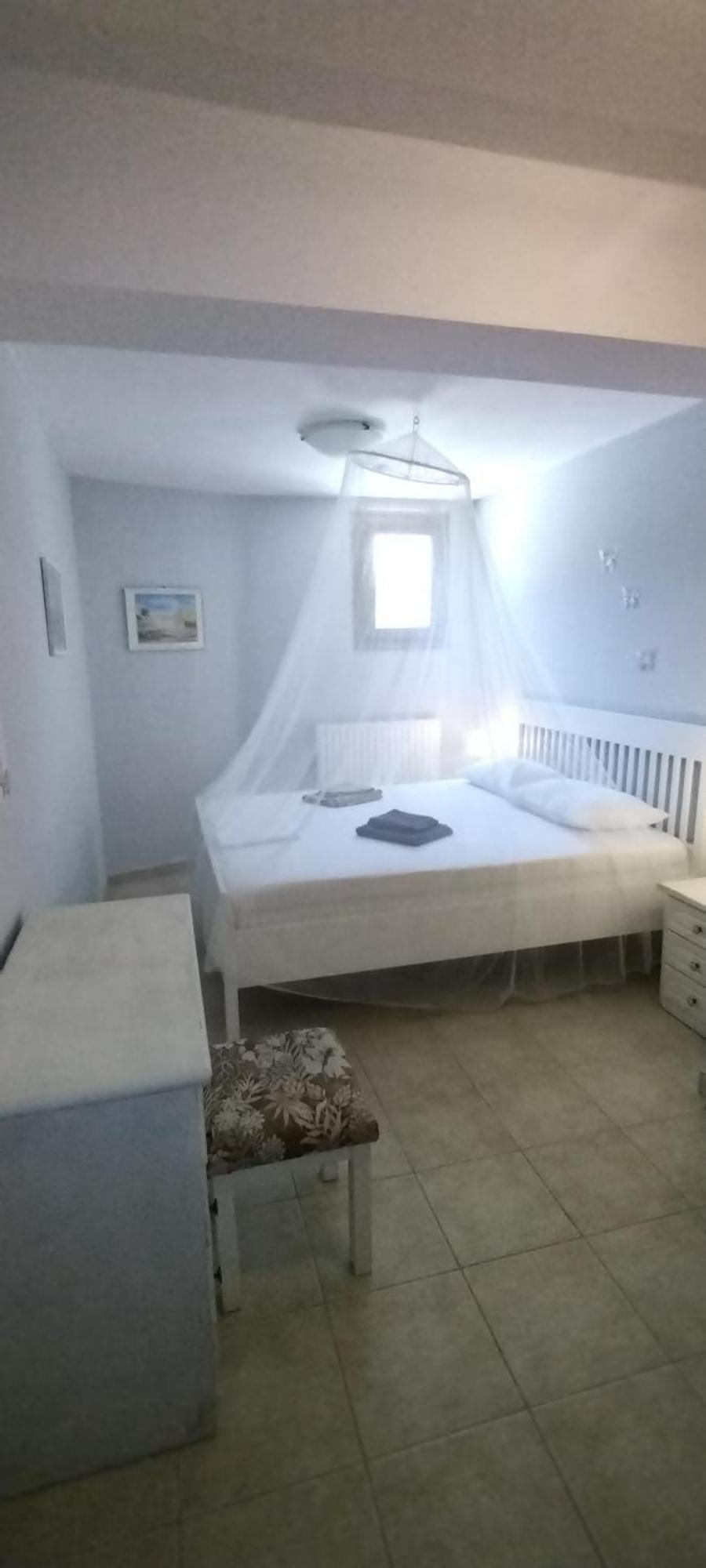 Christie'S Ground Floor Apartment By The Sea カト・ガッゼア エクステリア 写真